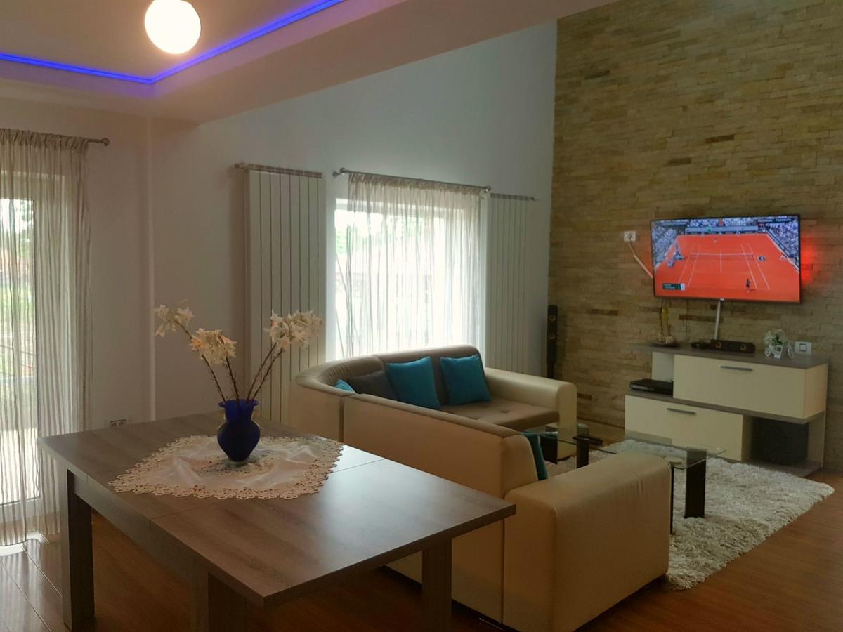 Nobless Villa Mereni  Luaran gambar