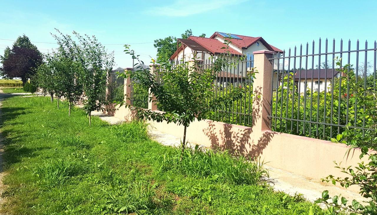 Nobless Villa Mereni  Luaran gambar